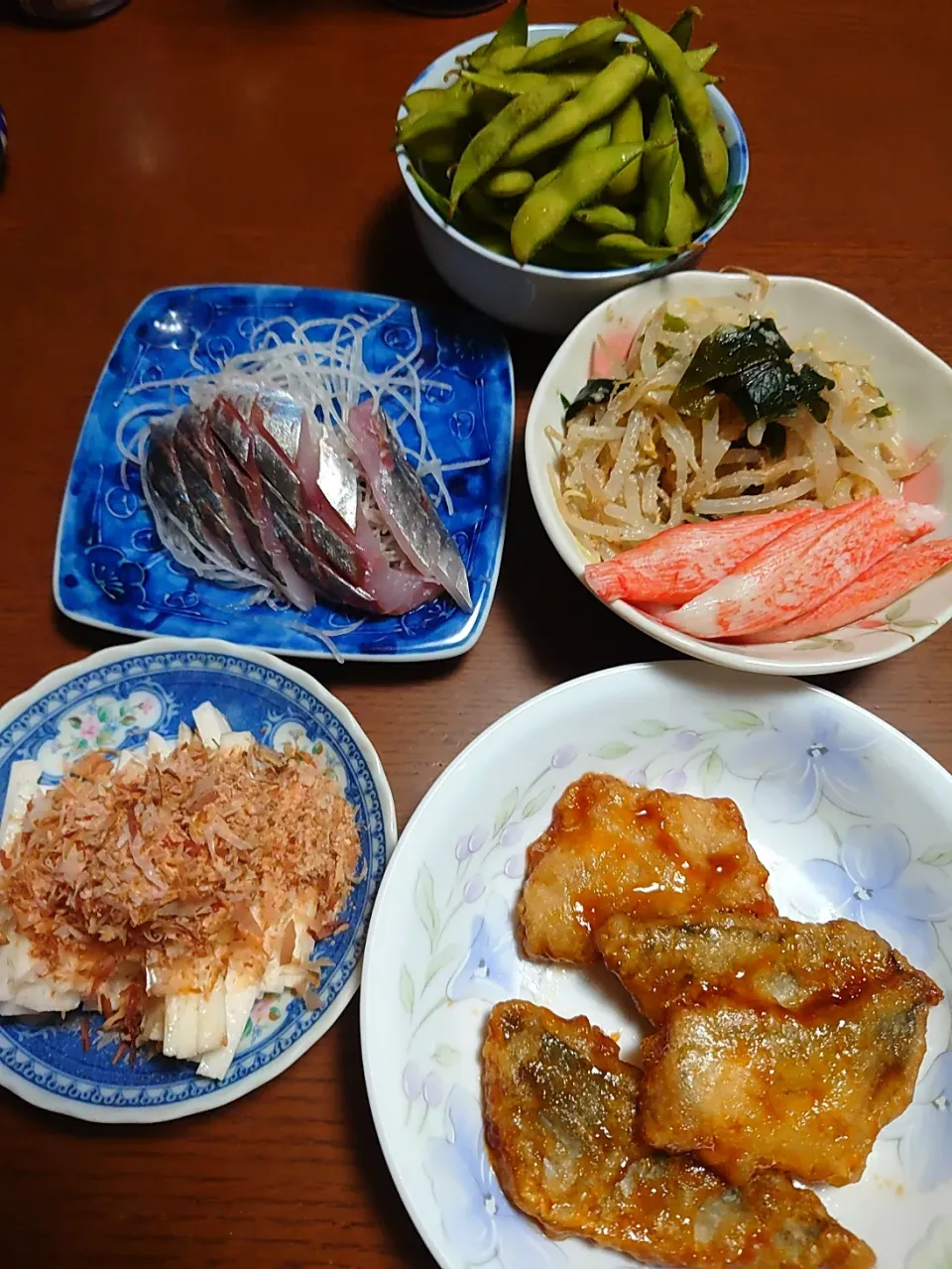 アジの甘酢揚げ
アジ刺身
山芋
もやしのすり胡麻あえ
枝豆|ぱやさん