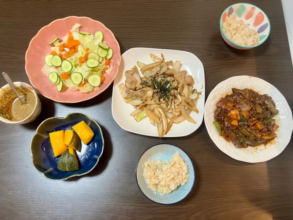 ⚫︎豚の生姜焼き
⚫︎麻婆茄子(昨日の残り)
⚫︎蒸しかぼちゃ
⚫︎蒸し野菜のサラダ 手作りゴマドレッシング付
⚫︎玄米50%ご飯|tatsuponさん