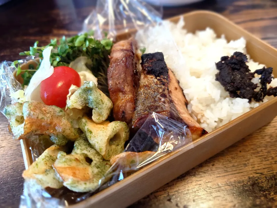 焼き魚とトンテキ他弁当(*^^*)|しーPaPaさん