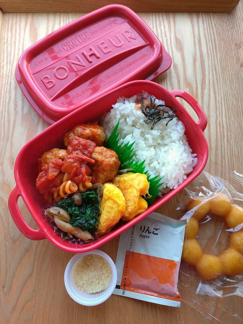 娘のお弁当

トマトソースのミートボール
くるくるパスタ
ほうれん草としめじの塩麹炒め
オムレツ|みわさん