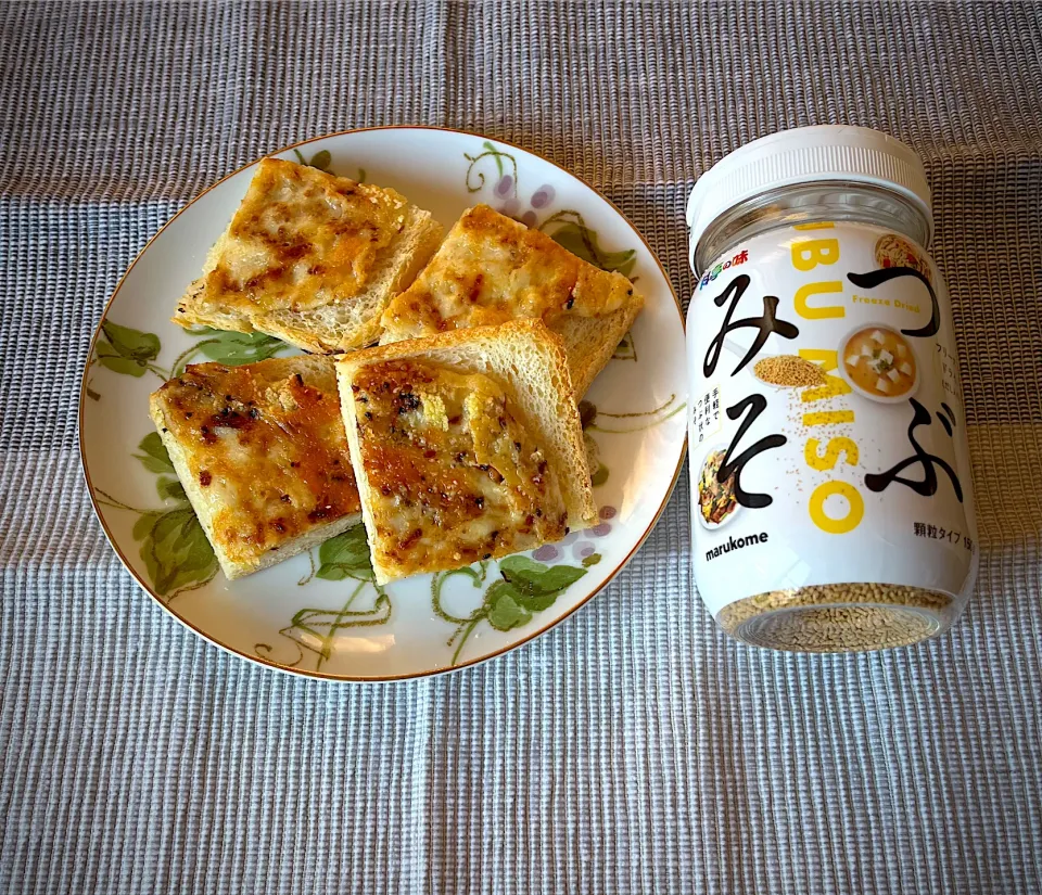 つぶみそをとろけるチーズにふりかけたら、旨味のかたまり！|花鳥　舞さん