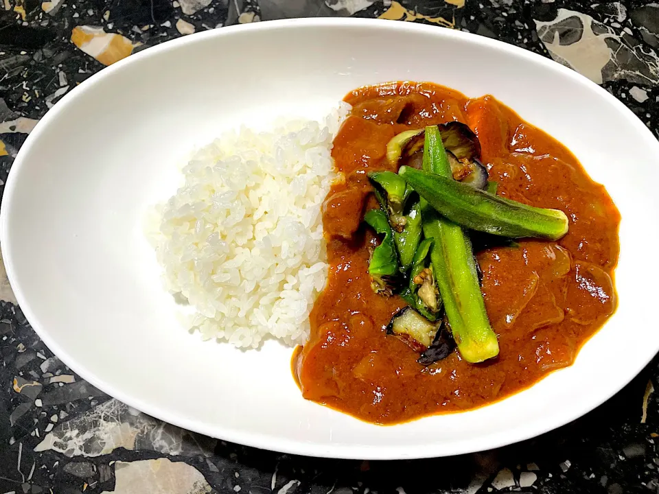 牛すじと夏野菜のカレー|団長さん