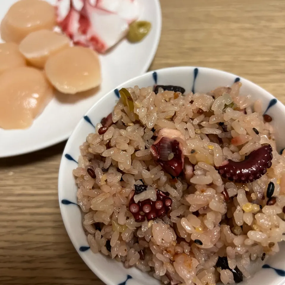 Snapdishの料理写真:タコの炊き込みご飯|seiko Oさん