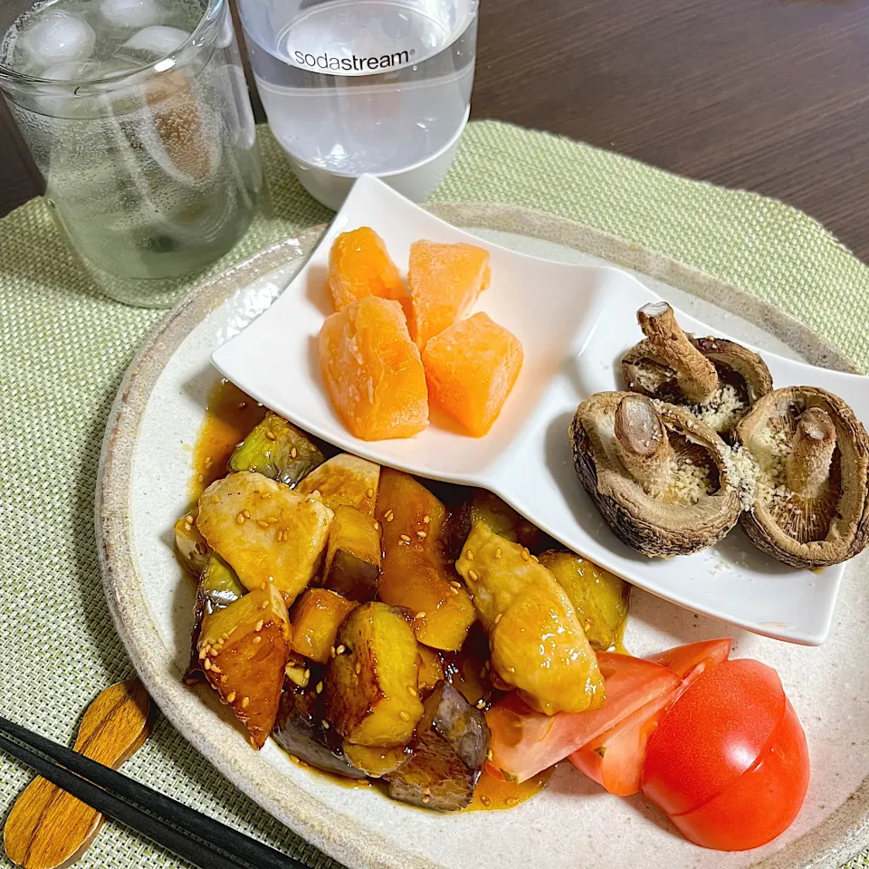 Snapdishの料理写真:8/13晩ご飯：鶏胸かぼちゃ茄子の甘酢|ななみんさん