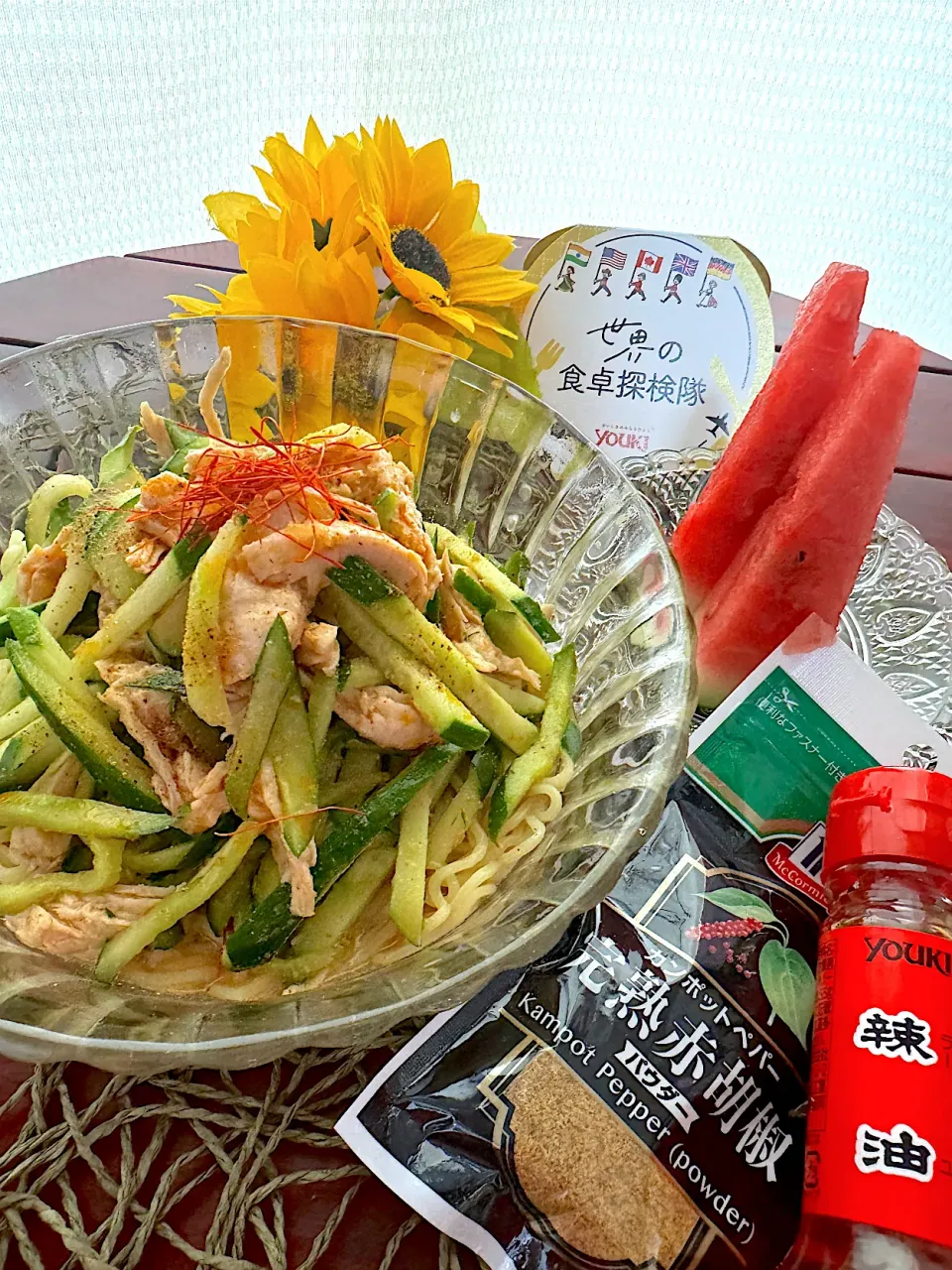 Snapdishの料理写真:茹で鶏、きゅうり、クラゲの冷やし中華🥒|🌺🌺Foodie🌺🌺さん