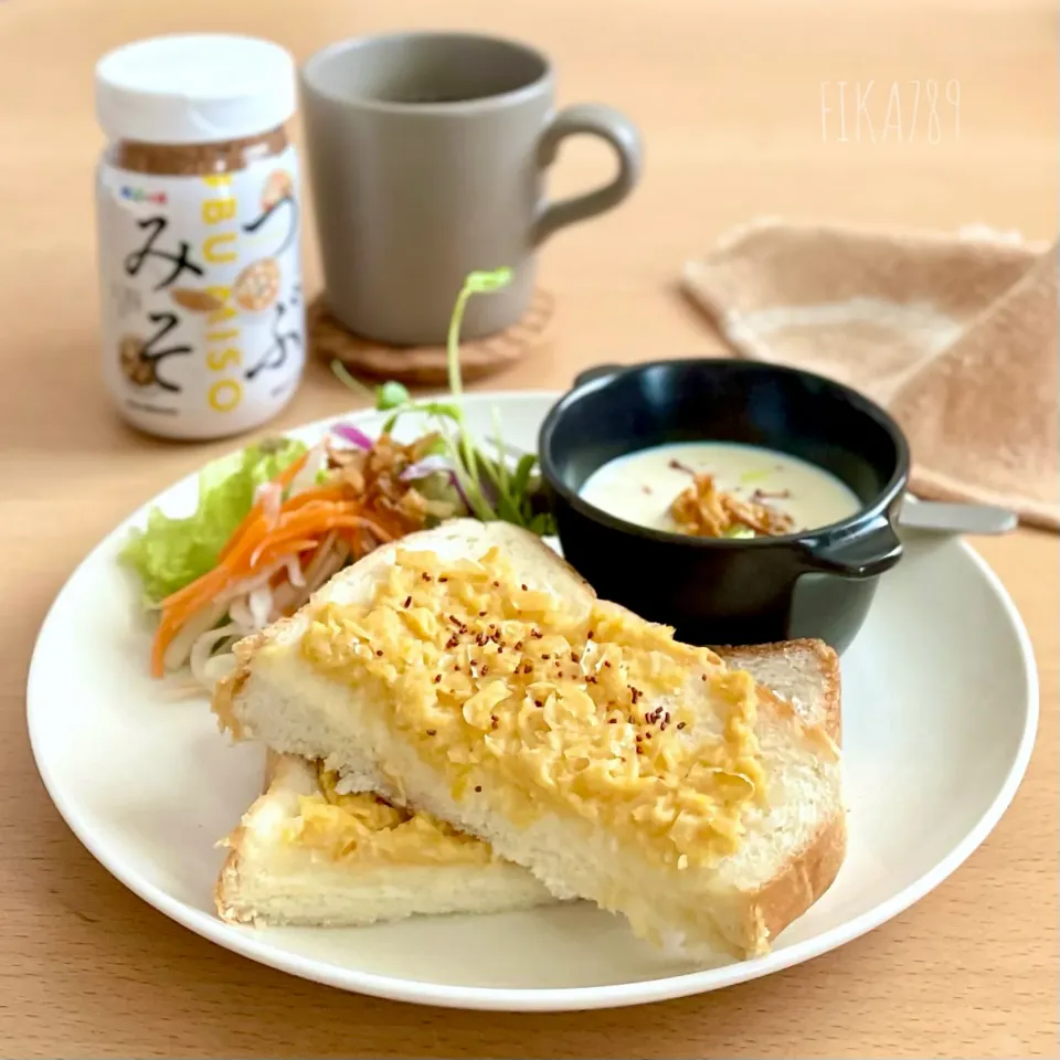 こずりんさんの料理 コーンマヨトースト|FIKA789さん