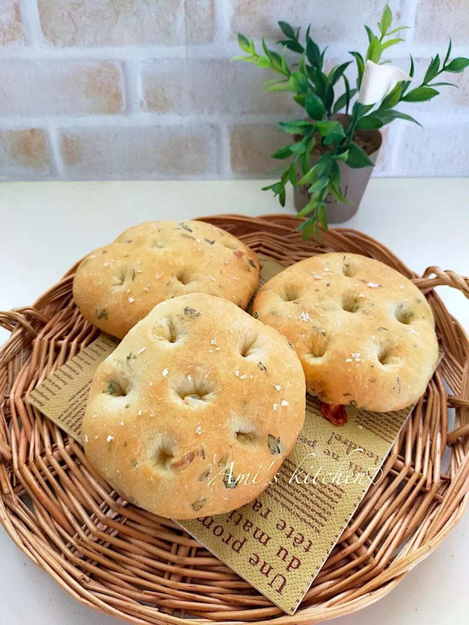 大葉とチーズのフォカッチャ😋🌿|あみさん