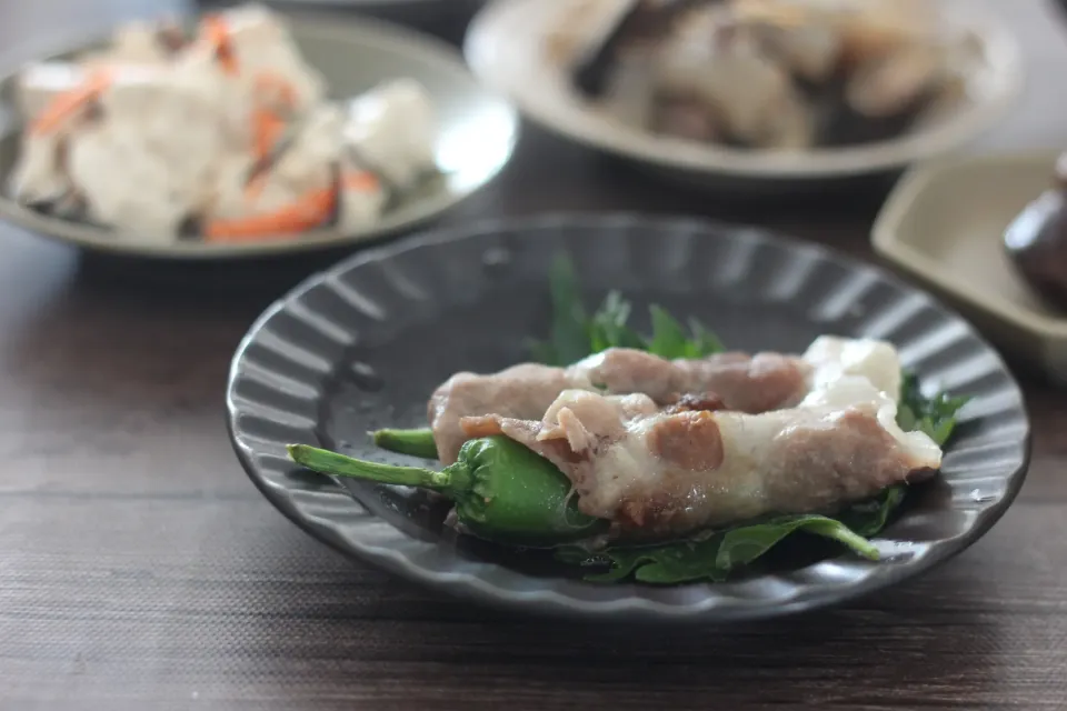 玉ねぎ糀で万願寺とうがらしの豚肉巻きレンジ蒸し|ちいさなしあわせキッチンさん