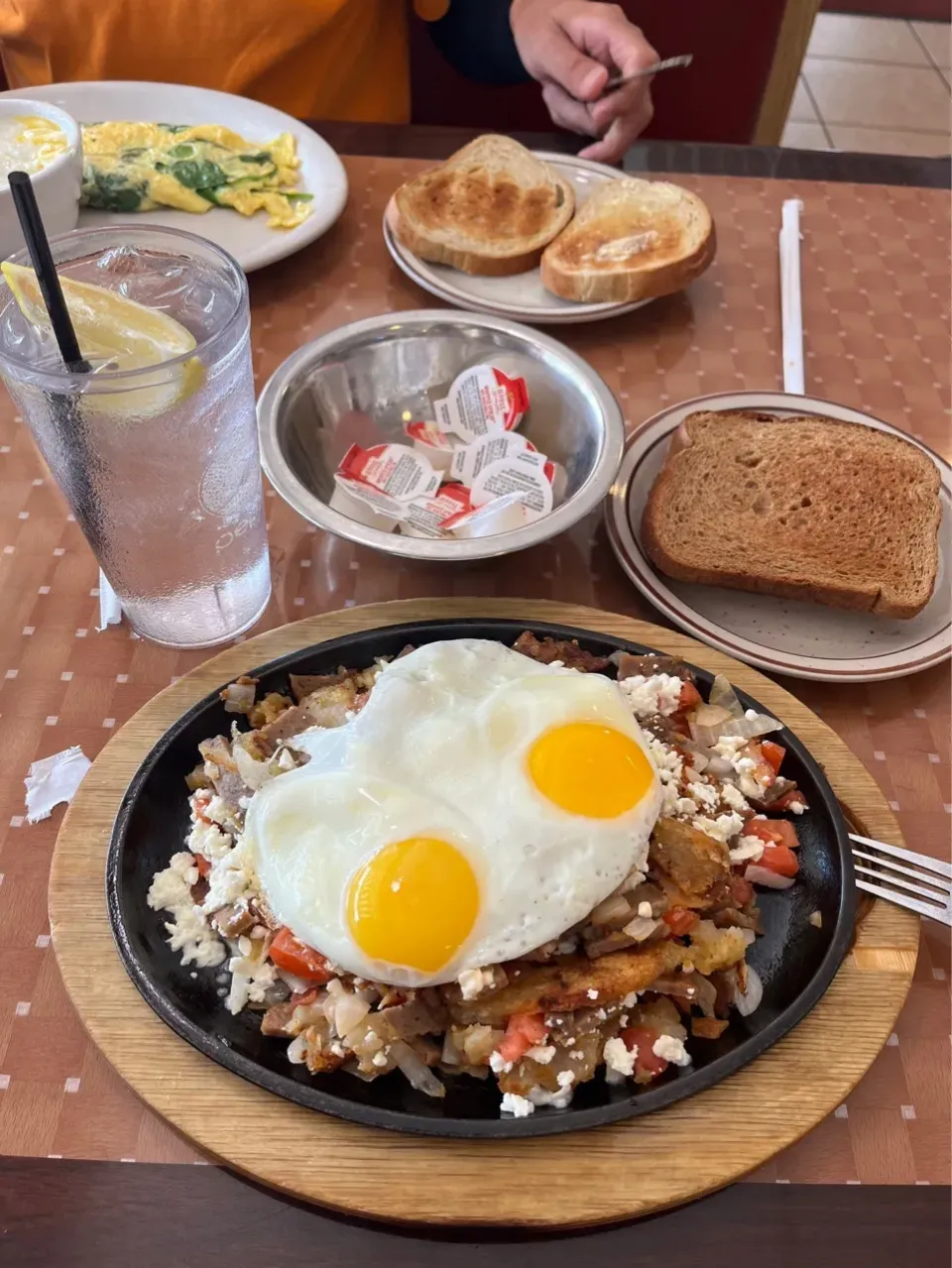 2024/8/14 朝食メニューでランチ：ギリシャ肉野菜炒め Breakfast for lunch: Greek Skillet|19 Boys & 野鳥さん