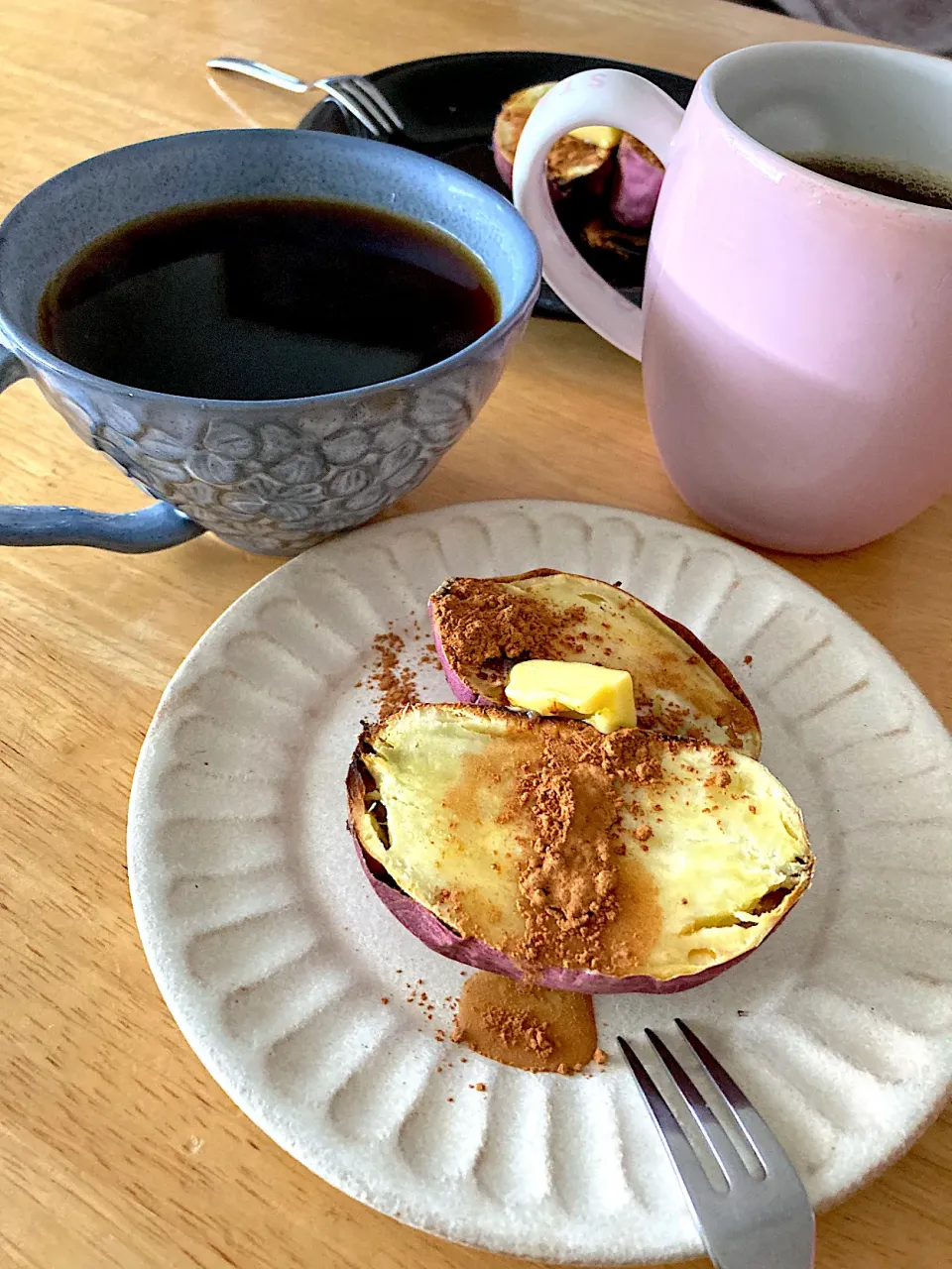 オーブン焼き芋🍠〜シナモンパウダー、バター、メープルシロップで😍with珈琲|さくたえさん