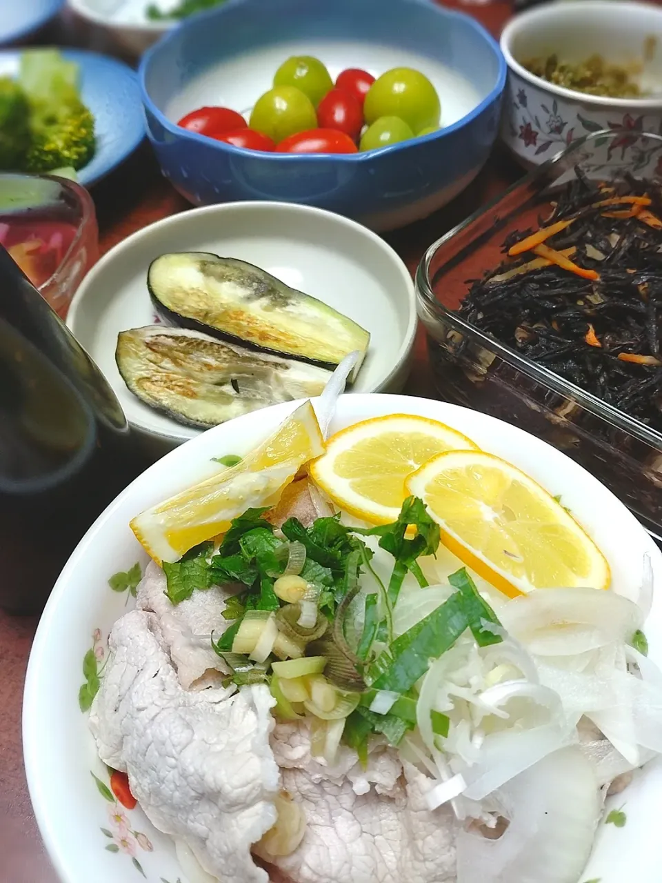 ぶっかけ冷やしうどん
ひじき煮
焼きナス|しゅがーさん