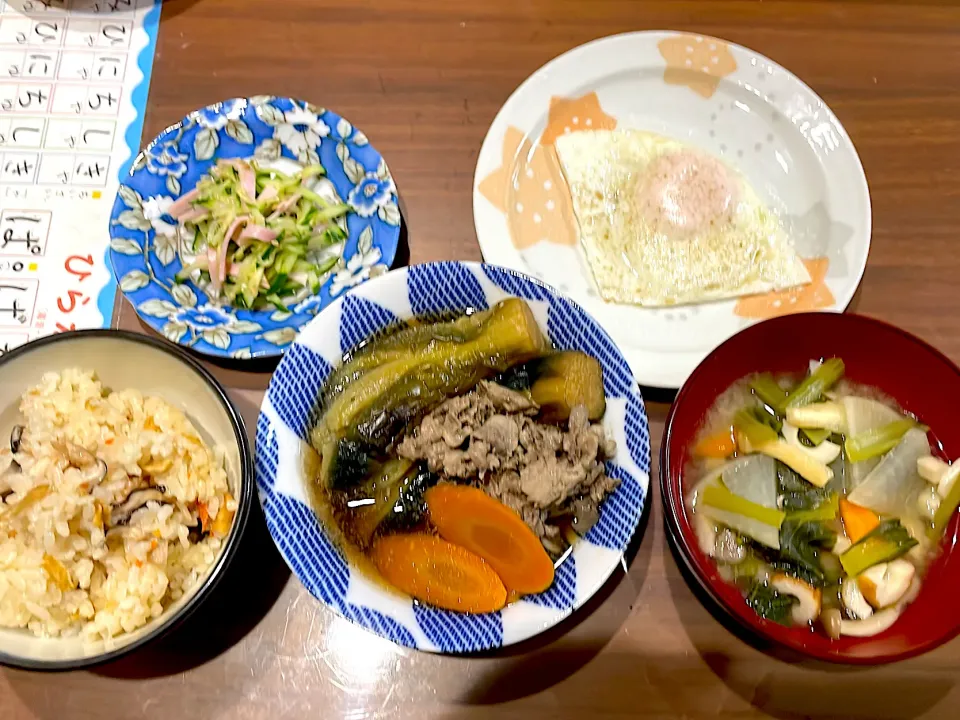 茄子のオランダ煮　色々野菜の味噌汁　目玉焼き🍳　ハムきゅうりの塩レモン和え|おさむん17さん