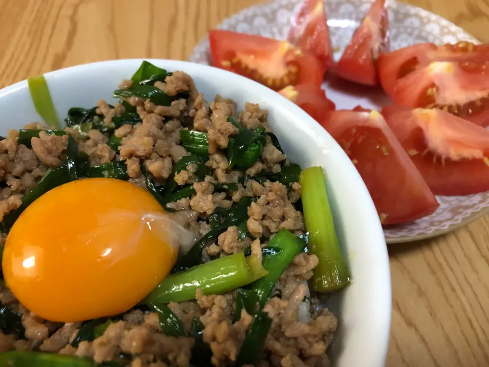 豚ひき肉とニラの簡単スタミナ丼|ひつじさん