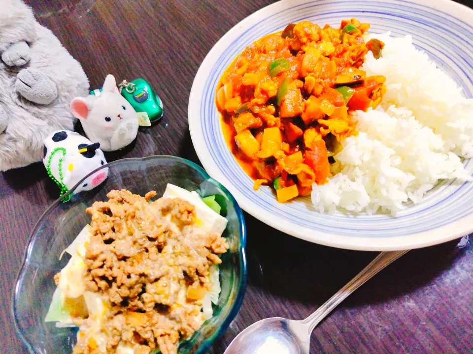 Snapdishの料理写真:豚肉と夏野菜のスパイスカレー、ゴマ坦々豆腐サラダ|サトリさん