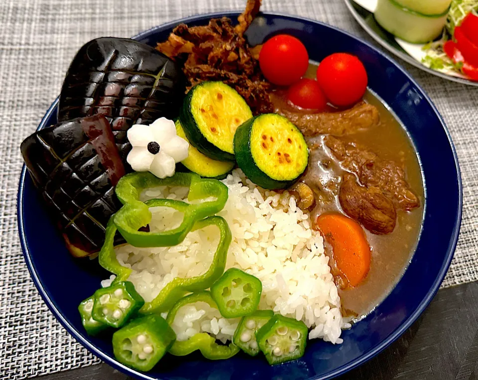 マッシュルームと牛すじの夏野菜カレー|こりちゃんさん