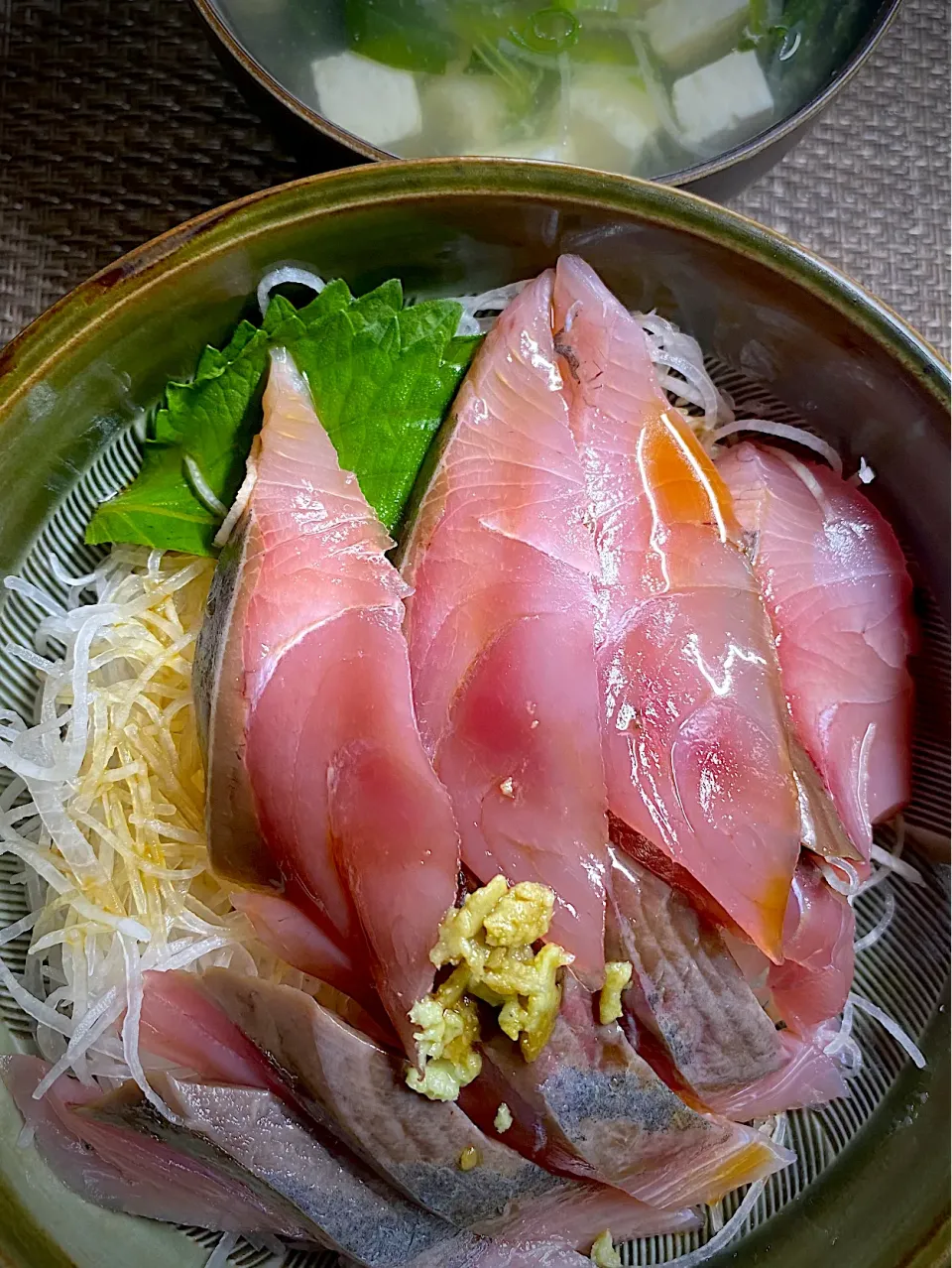 はまち丼|すくらんぶるえっぐさん