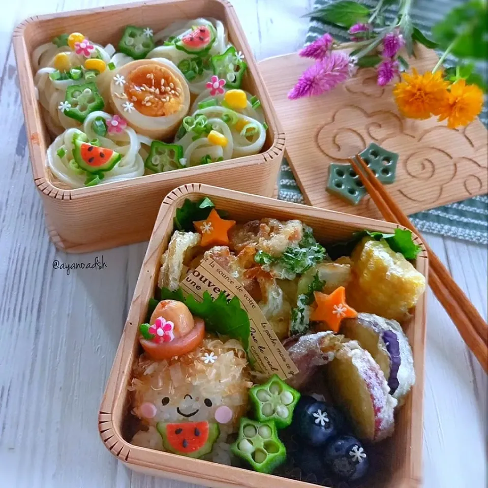 👒麦わら帽子の女の子おにぎりと
冷やしうどんのお弁当🍉|ayano.adshさん