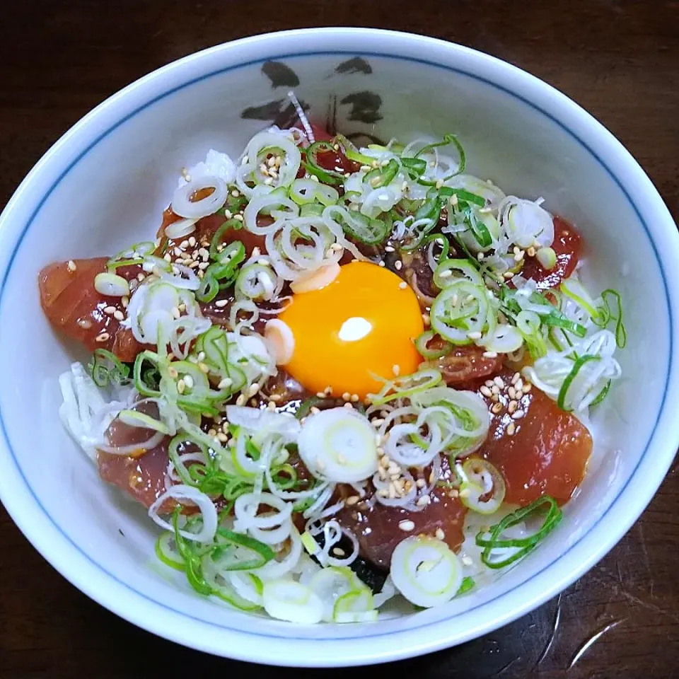 Snapdishの料理写真:つぶみそまぐろユッケ丼|ソコツモノさん