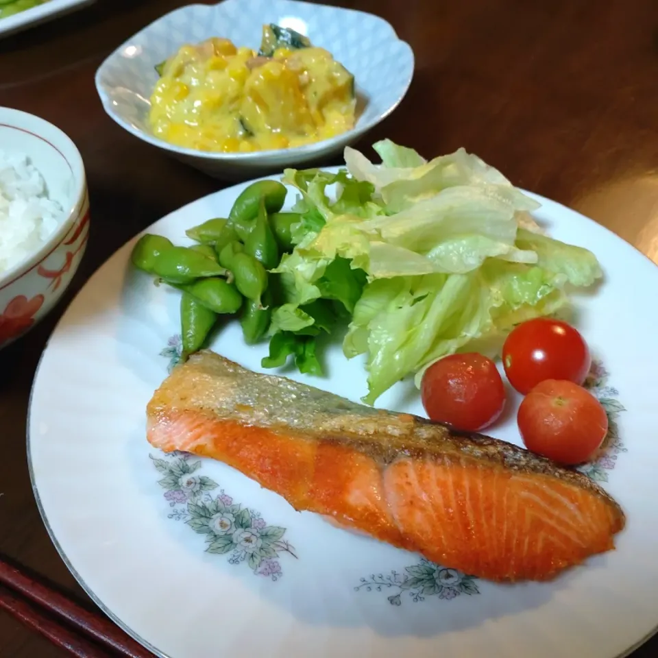 実家ごはん☆鮭のムニエル|ゆりちさん