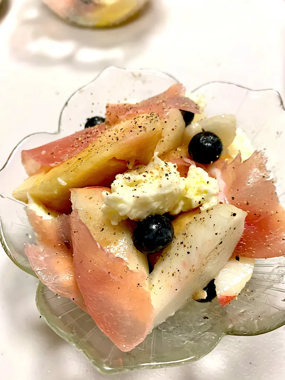 White Peach, Prosciutto and Mozzarella Salad|gonbenさん