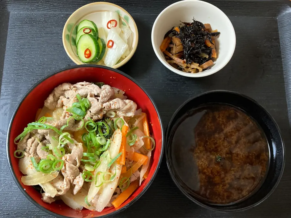 朝ご飯はごぼう丼|まちゃさん