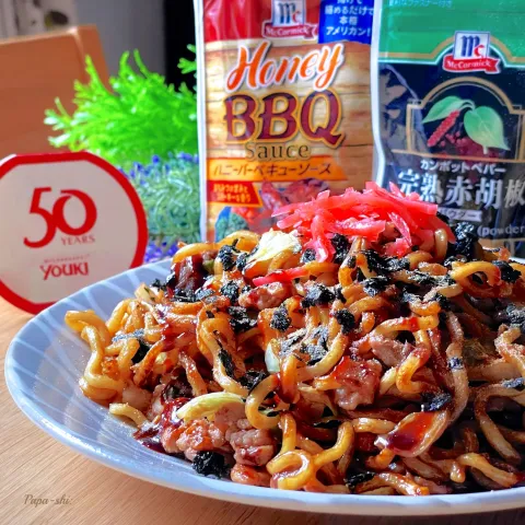 「ハニーBBQソース」を使ってみたSnapdishの料理・レシピ写真:㊗️ユウキ食品さん創立50周年おめでとうございます🎊　ハニーBBQソース焼きそば