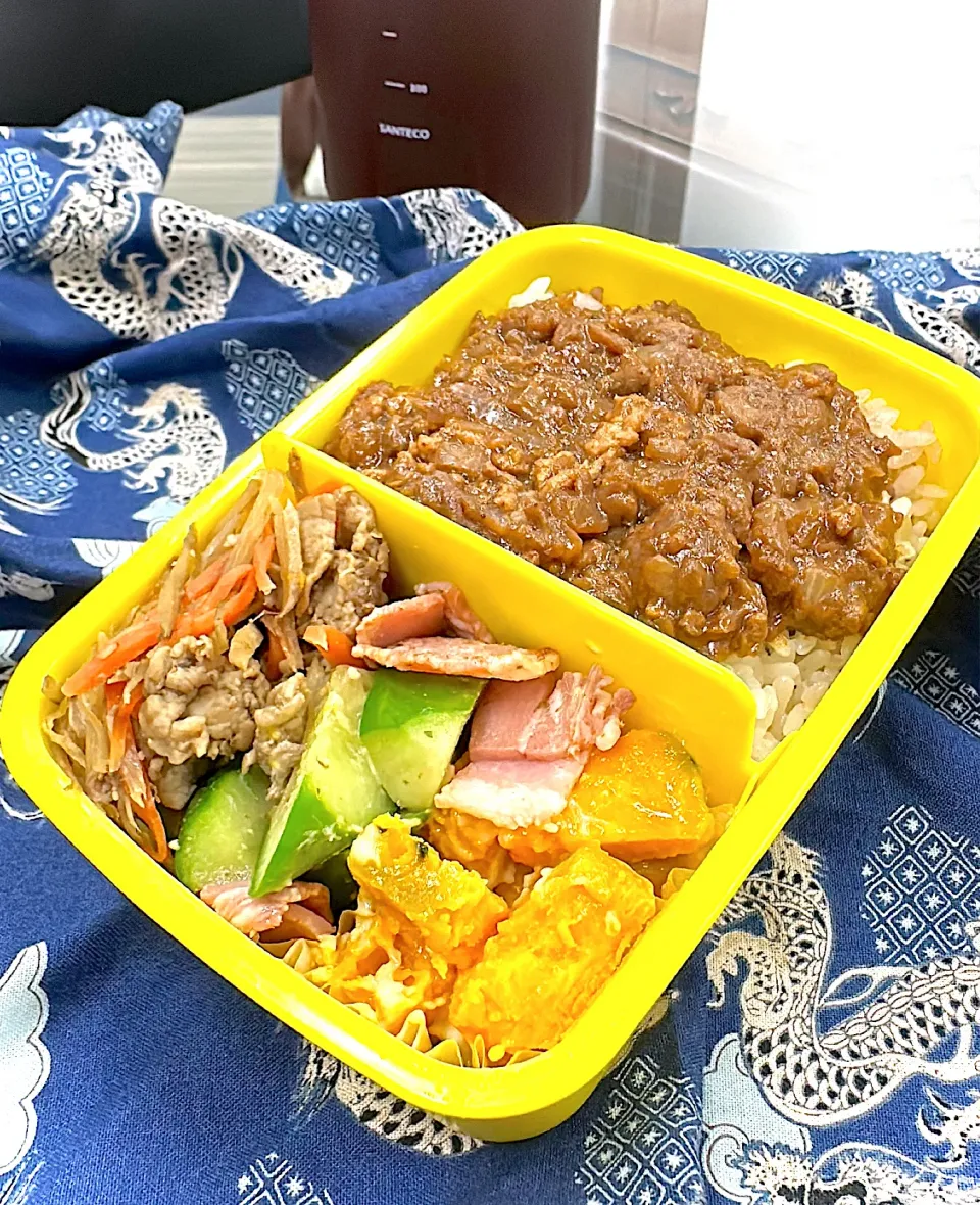 きゅうりとベーコンの炒め物とハヤシライスのお弁当|らぴすらずり(らぴ)さん