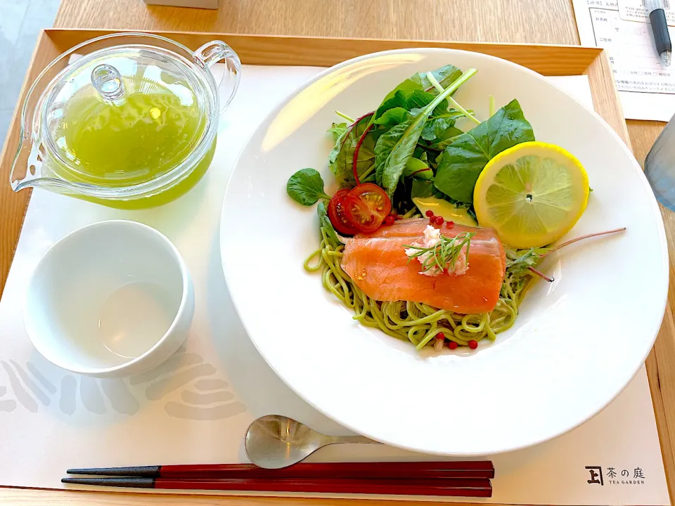 お茶のパスタサーモン添え|ゆかりさん