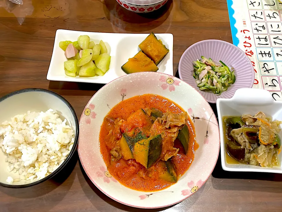 かぼちゃと豚肩ロースのトマトクリーム煮　野菜と豚こまのおろし煮　きゅうりとハムの塩レモン和え　かぼちゃのカレー煮　お化けきゅうりと魚肉ソーセージの中華炒め|おさむん17さん