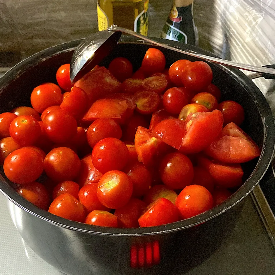 トマトジュース作りにハマり中🍅実家で沢山採れた真っ赤な甘いトマトで作るトマトジュースは、とっても美味しいです|renharuruさん