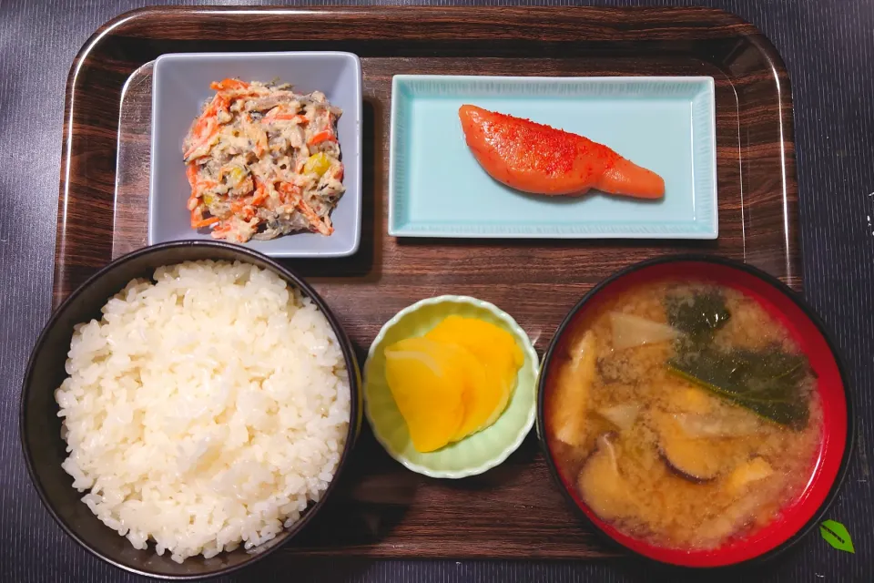 Snapdishの料理写真:今日の朝ごはん（ごはんは新米・宮崎県産こしひかり、辛子明太子（あごおとし）、白あえ、野菜と油揚げのみそ汁、たくあん）|Mars＠釜飯作り研究中さん