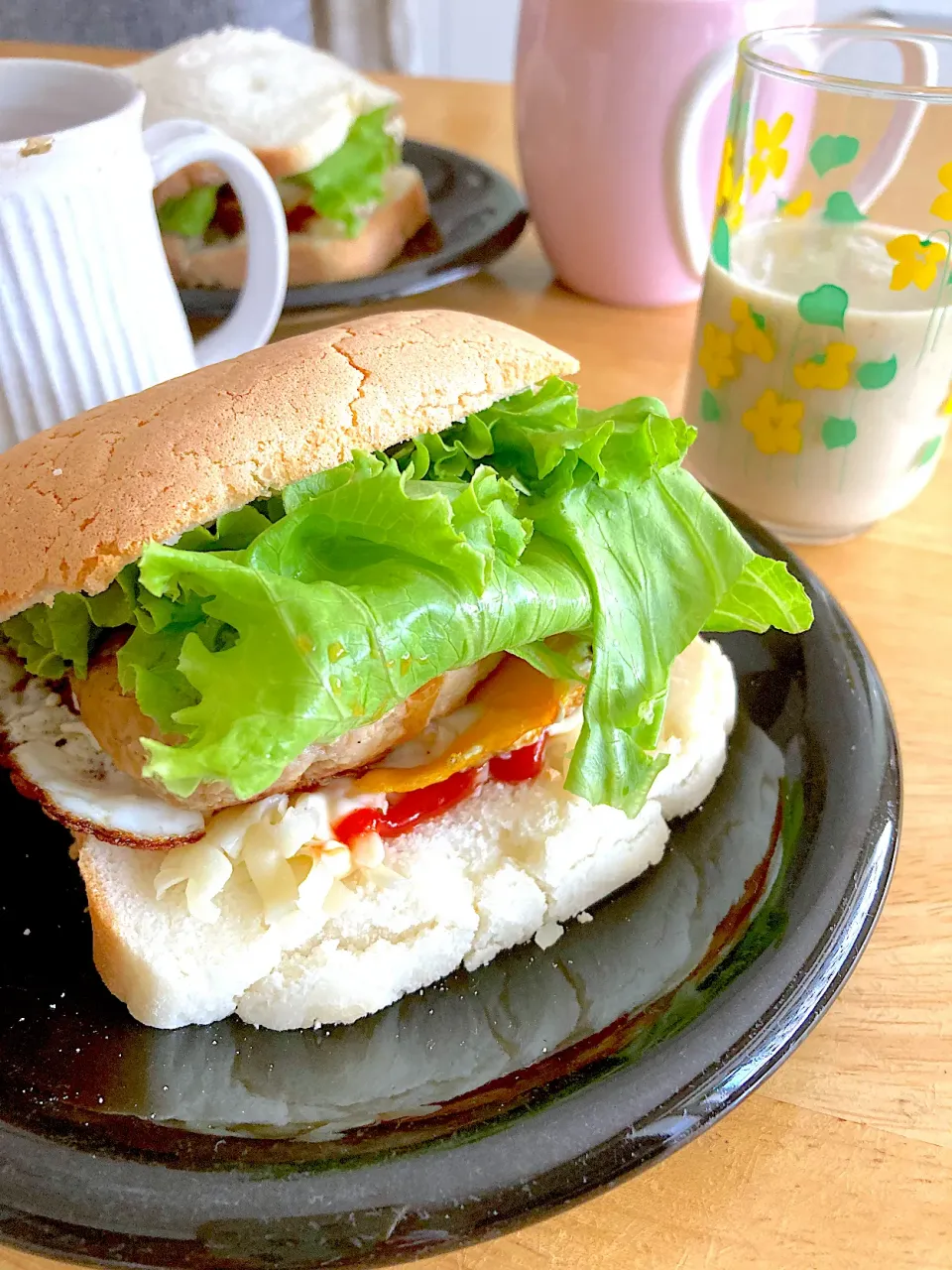 グルテンフリー焼きたて米粉パン＆大豆ミンチのチーズバーガー🍔✨|さくたえさん