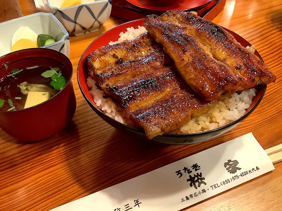 やっぱ鰻丼は美味しい😋|アライさんさん