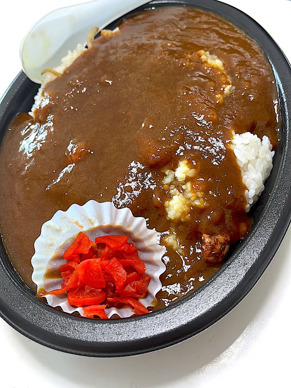 ホームランカレー、カレーがかかりすぎて、ニンニクカレー生姜焼きが見えせん💦💦（笑）|Yoshihiro Andoさん