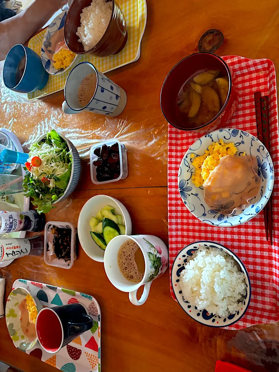 Snapdishの料理写真:炒り卵　生ハム　サラダ　きゅうりの浅漬け　ひじき煮　花豆煮　茄子のお味噌汁　カフェオレ|ch＊K*∀o(^^*)♪さん