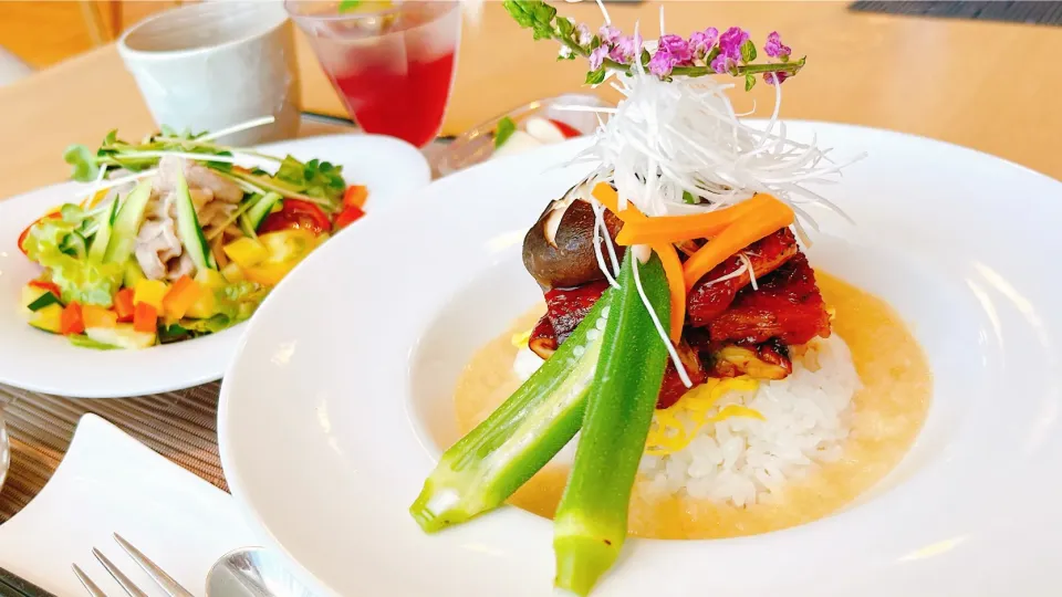 うな丼山芋とろろかけ　和牛しゃぶサラダ　　　　　巨峰ゼリー|トモロヲさん