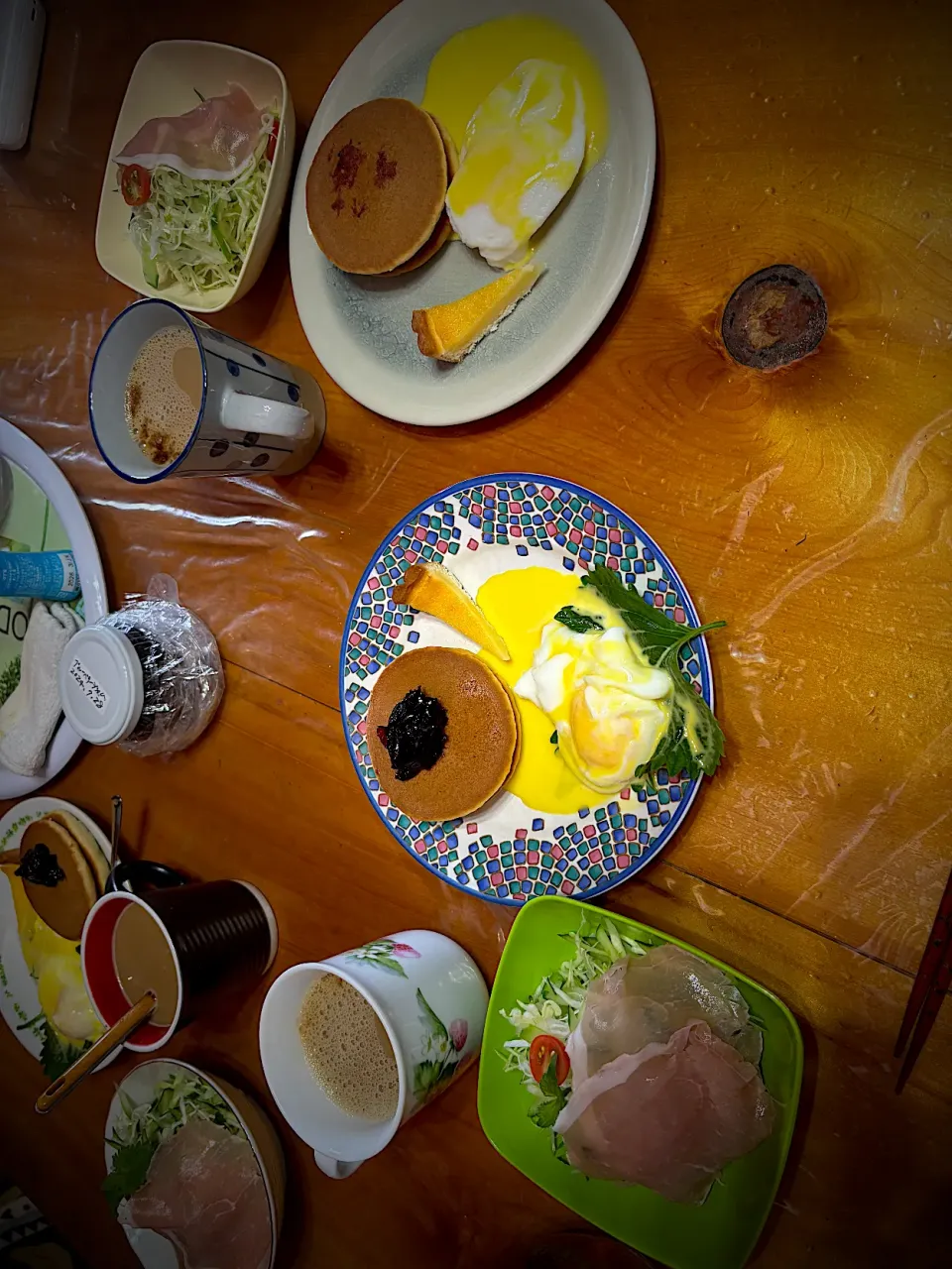 パンケーキ　ポーチドエッグ　オランディーヌソース　生ハムサラダ　チーズケーキ　カフェオレ|ch＊K*∀o(^^*)♪さん