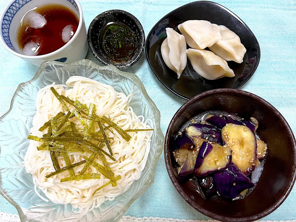 Snapdishの料理写真:素麺、レンチン茄子の胡麻醤油あえ、水餃子|jackybeanさん