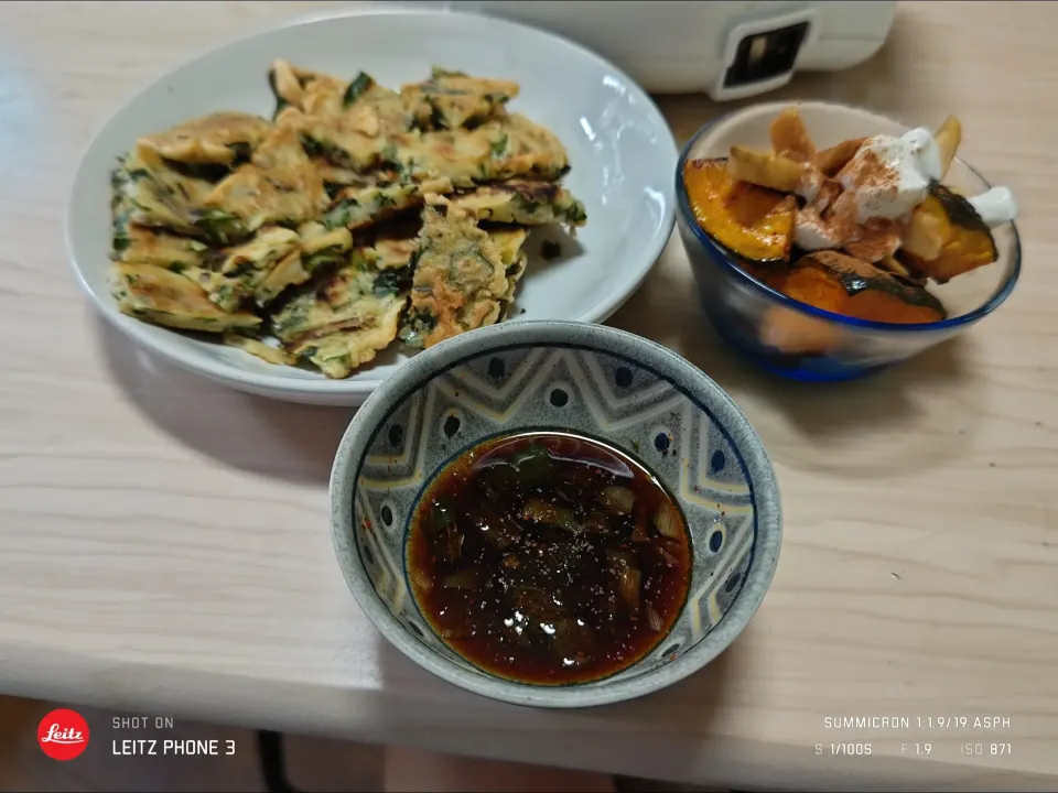 Snapdishの料理写真:2024/08/18の食事メニューは、韮チヂミ（長葱＋酢醤油）昨日の食事南瓜と林檎のシナモンヨーグルト掛け|Tarou  Masayukiさん