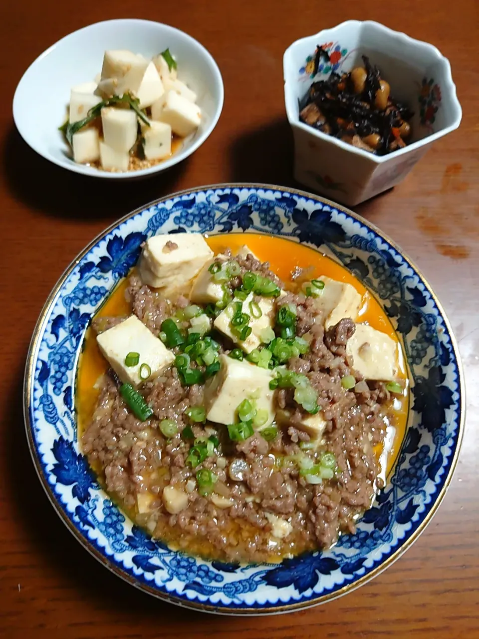 Snapdishの料理写真:麻婆豆腐
山芋と大葉の和え物
ひじき煮|ぱやさん