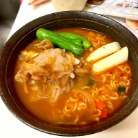 Snapdishの料理写真:豚バラ生姜焼き on 辛ラーメン（チカララーメン）|Hiroshi Kさん