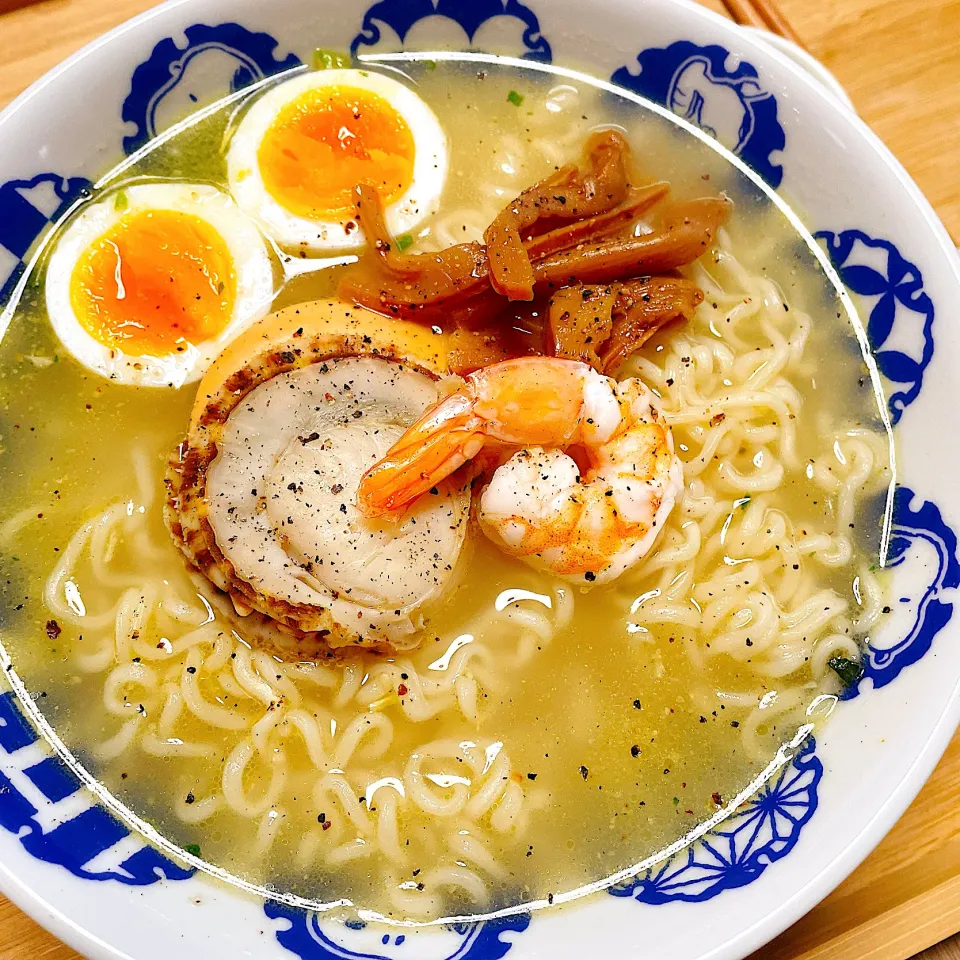 Snapdishの料理写真:😊ホタテ＆えび入り塩ラーメン😊|Laniさん