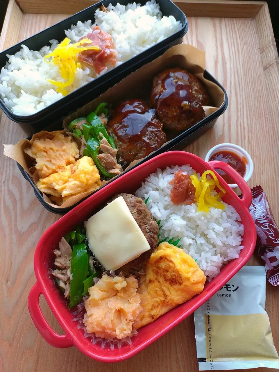 夫と娘のお弁当

ハンバーグ
無限ピーマン
オムレツ
タラモサラダ|みわさん