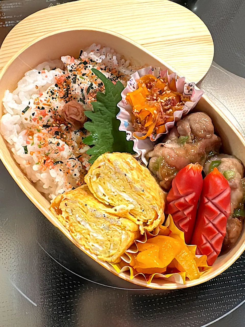 Snapdishの料理写真:豚こまとピーマンのつくね弁当|ぽんさん