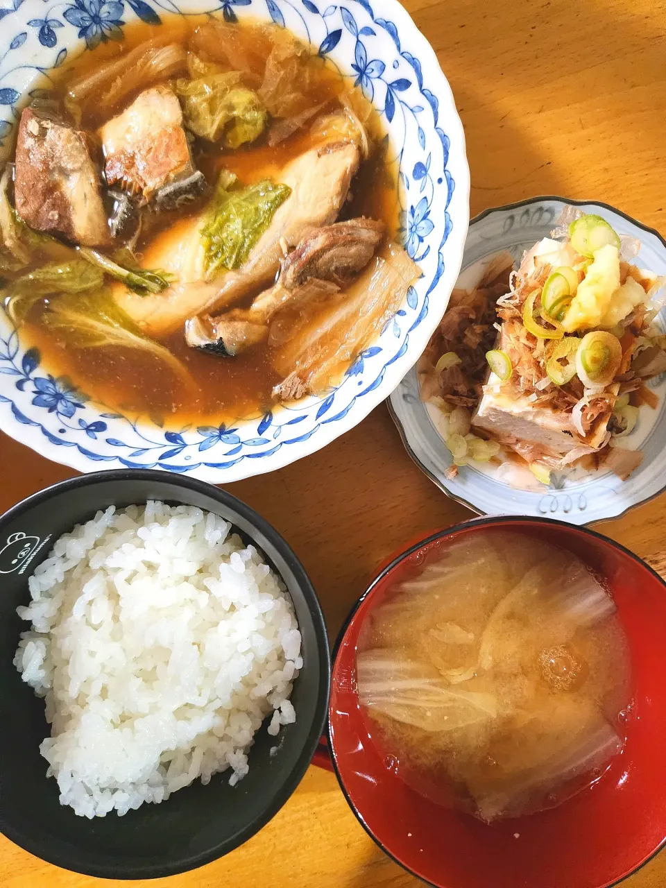 Snapdishの料理写真:ぶり白菜、冷奴、白菜の味噌汁|さきさん