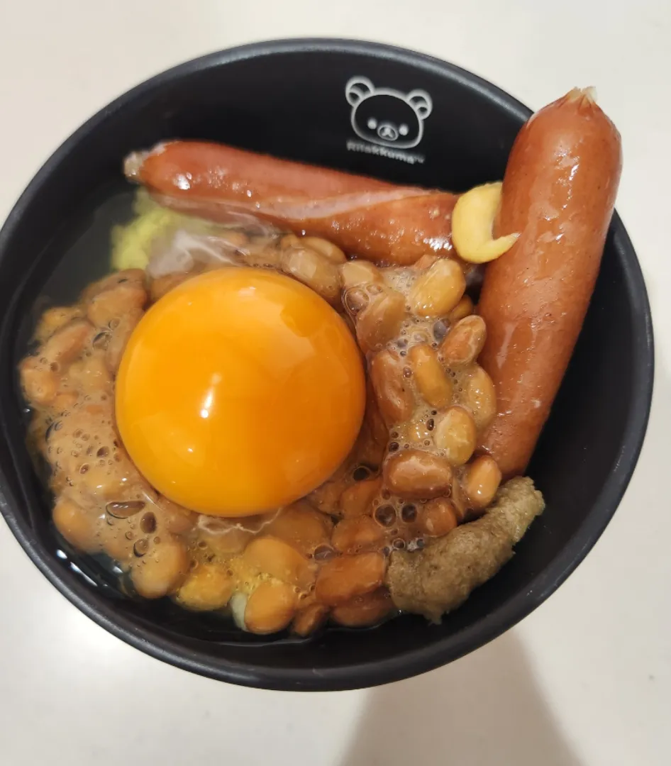 たまご納豆ウィンナーご飯|さきさん