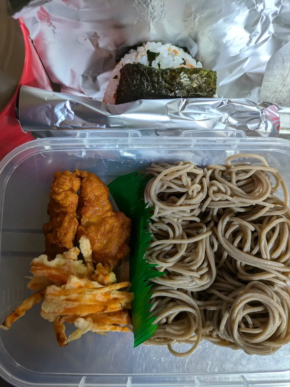 旦那弁当　2024/8/19

蕎麦
からあげ
にんじん天|ユキヨメ♪さん