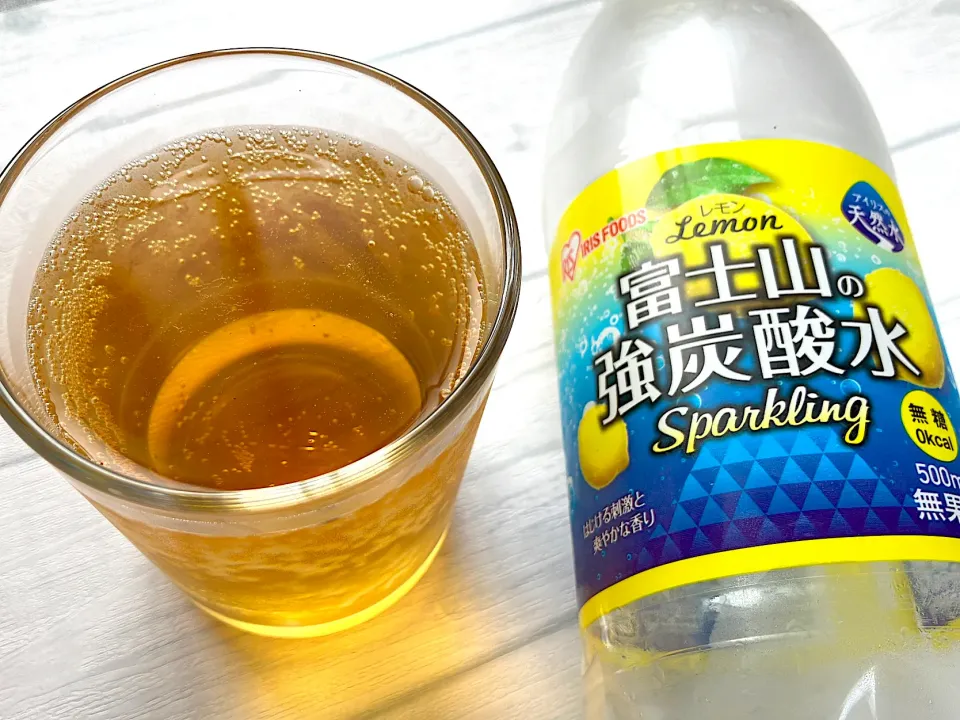 【本日の紅茶】フレーバー炭酸水でつくる🍋レモンティーソーダ🍋|パンと紅茶と時々お菓子さん