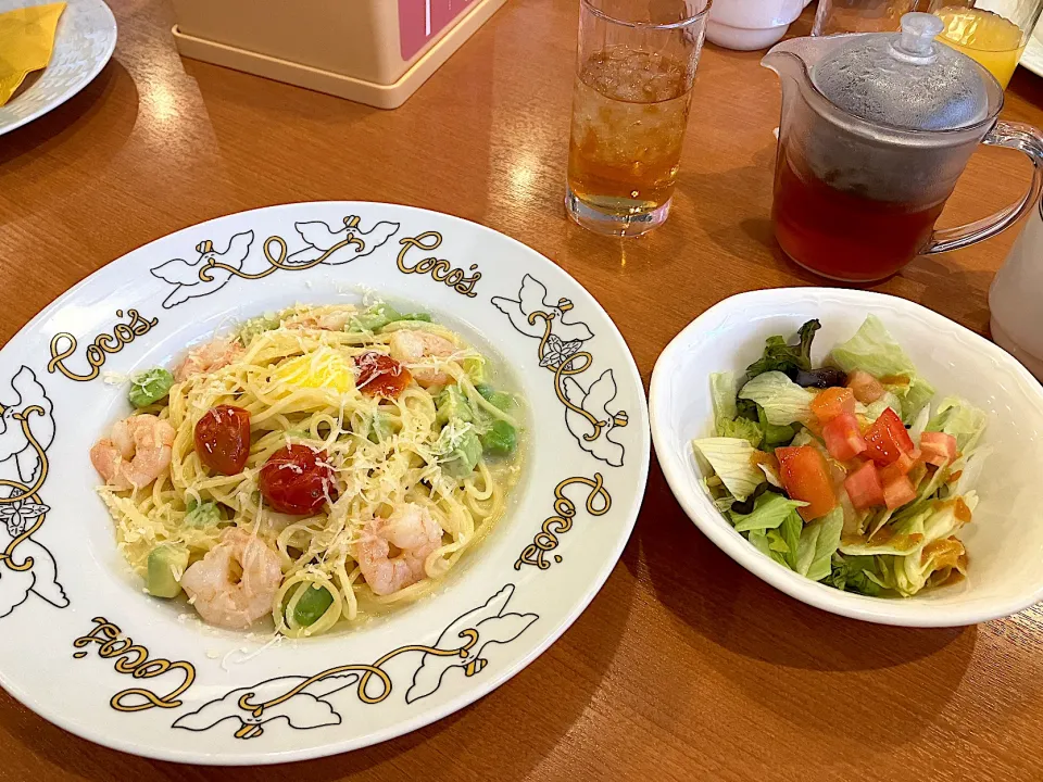 海老とアボカドのレモンクリームパスタ|しのぶさん