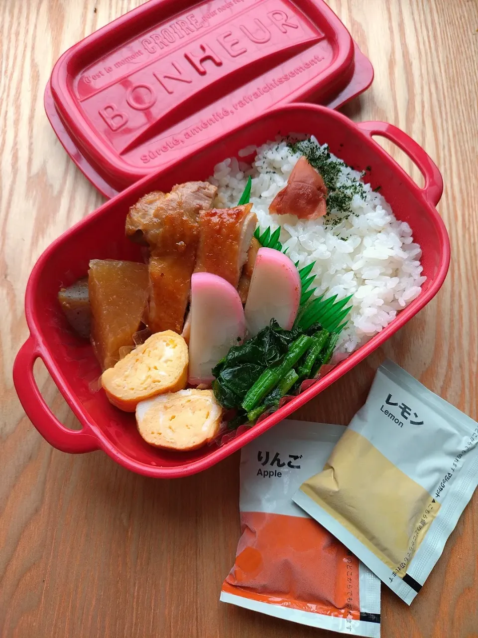 娘のお弁当

鶏の照り焼き
ほうれん草の塩こしょう炒め
卵焼き
焼きかまぼこ
大根の煮物|みわさん